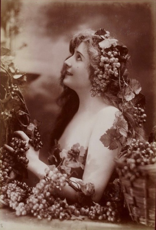 pleasuresoftheduke:Actress Renee Desprez | Jean Reutlinger