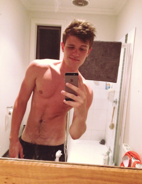stewo:  cute-gay-blog:  Hottest Guy of the Day  Yay thanks it’s me