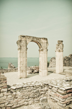 Classical-Beauty-Of-The-Past:  Villa Romana, Sirmione By   Matt Northam