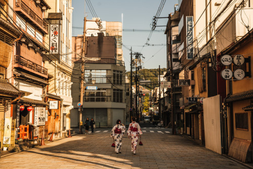 Sunday 22nd October 2017. 15:45 Kyoto Japan.I cycled to Gion and wandered around it’s cobbled street