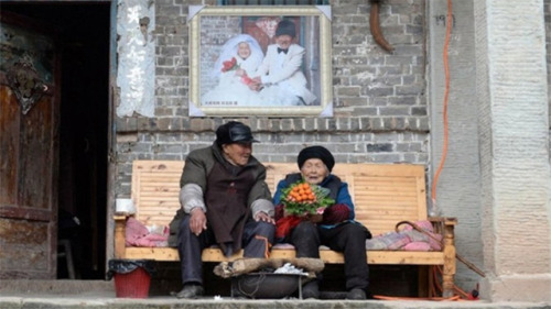 o0o0o0o0o0o0o0o0o0o0:  offbeatchina:  103-year-old man Wu Conghan and his 105-year-old wife Wu Songshi celebrated their 90th Valentine’s Day in a rural Sichuan village.   n_n 