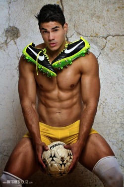 aworldofmenz:  melaninmuscle:RAFAEL ALBOCCINO A World of Menz