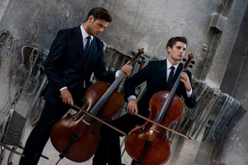 itsreallynotahickey:Can’t tell if modelsOr cellists