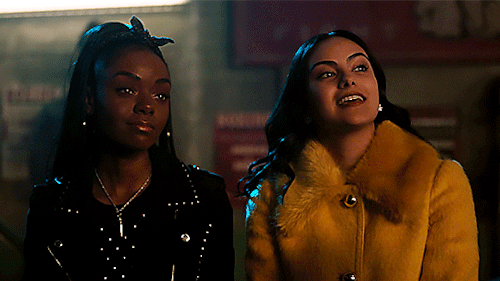 riverdalecentral:JOSIE MCCOY and VERONICA LODGE in RIVERDALE 3x18