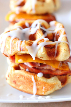 do-not-touch-my-food:  Cinnamon Roll Breakfast Sandwiches 
