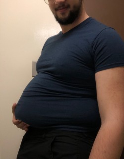 getthicker:  storiesworththeirweight:  Look guys! @getthicker sent me a picture of himself holding his sexy gut! He’s got a hot profile and an even hotter body when the shirt comes off ;)  Thanks man