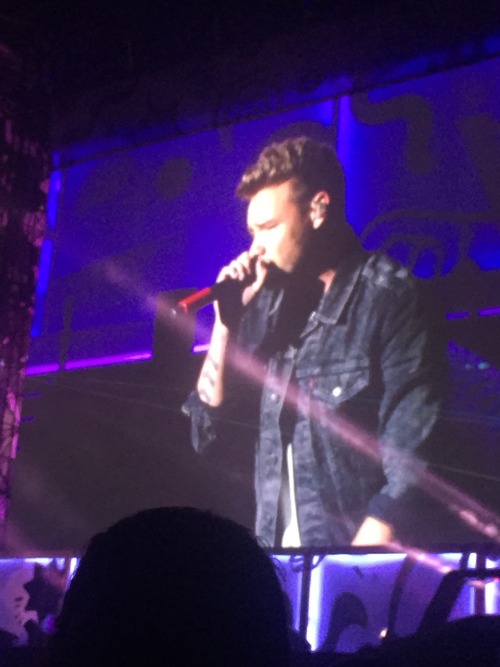 takenbythebest27:  ONE DIRECTION❤️❤️❤️❤️ reeses1994 kind-of-luxe one-girl-one-happiness