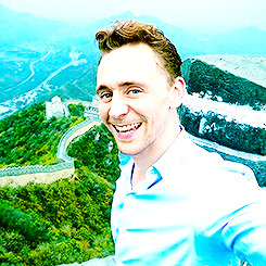 tomhiddlescum:  Tom Hiddleston and the Great Wall of China 