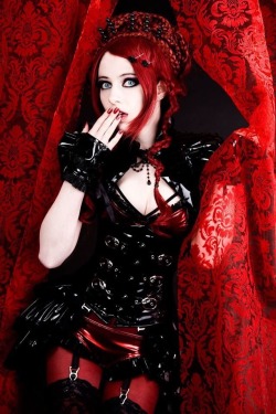 jejosch:  Gothic Redhead Beautyhttp://pin.it/VzgBWIo