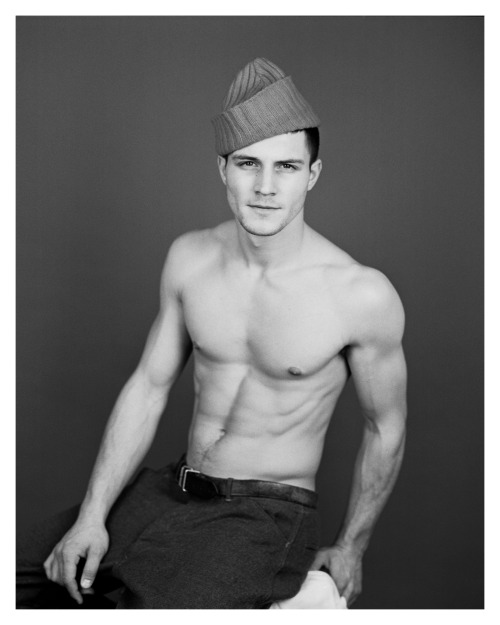 handsomemales:  ben howard by larry schwarz 