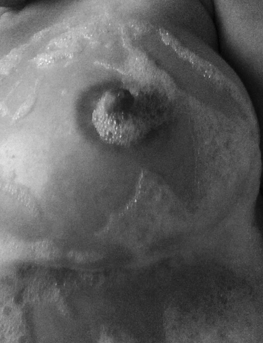 marriedcumslut:  A little naughty fun while I am in the tub!!! Hope he looks at my