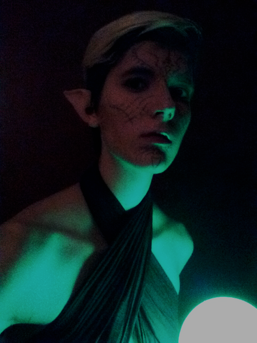 Honestly I’m not sure why it took so long for me to take a Lavellan photoset with my elf ears. I’m a