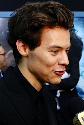 harrystylesdaily:Harry Styles at the New York premiere of ‘Dunkirk’, July 18th.