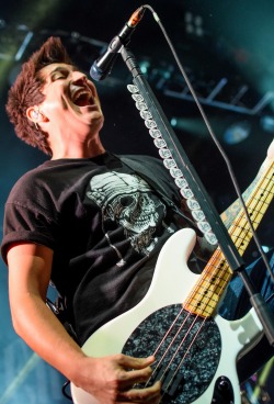 allfleshnobones:Jaime Preciado | Pierce the Veil