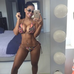 assaveli:  Dolly Castro For more pictures of Dolly click here.