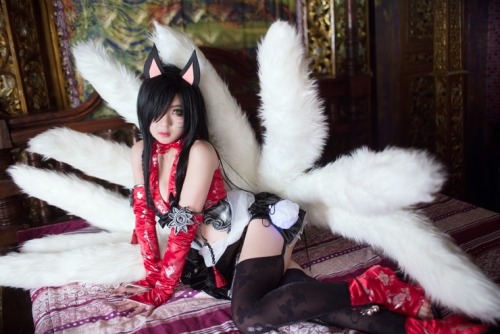 cosplayhotties: Ahri nine tail from League of Legends by Kamw