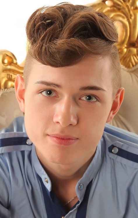 nicoladinicola:  Beautiful gay twink Mason. Imagine Mason talking dirty and stripping while you’re alone together! 