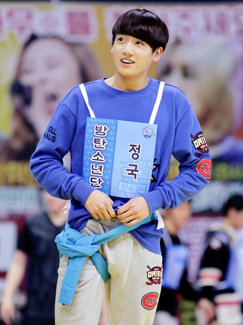 kpopxxx:Looks like a baby…but then you look at the sweatpants…