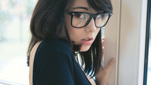 亜 洲 美 女 大 全: 中菲西混血 Laura Baduria a.k.a. MissLaurelle from Canada