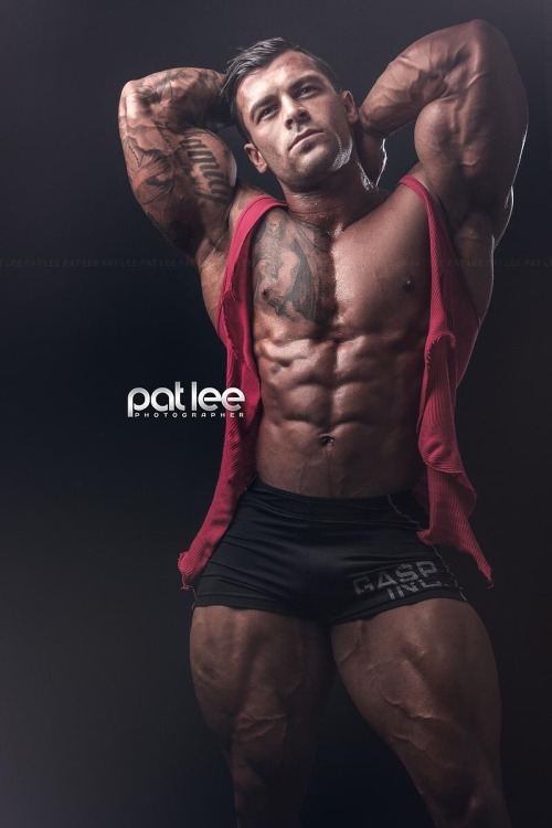 jivvii:  Aaron Polites by Pat Lee