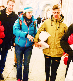 j-u-v-e:  During a cold night in Torino, Paulo Dybala distributed blankets to the homeless.