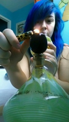 godshideouscreation:  Bath tub bong rips.