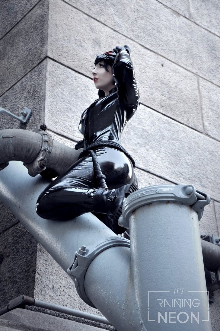 cosplaysleepeatplay:  CATWOMAN COSPLAY | Cosplayer: Its-Raining-Neon [Photographer: