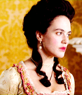 charlottwells:Charlotte Wells in 2.02‘Lady Isabella has a £500 secret. She mustn’t