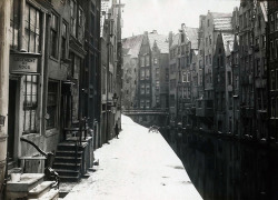  viα whoreofwar: Winter in Amsterdam, 1917. 