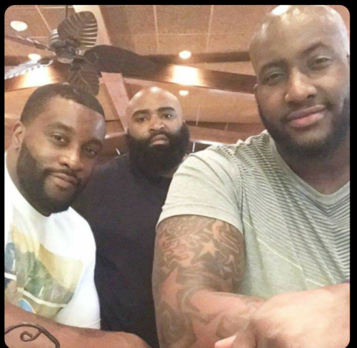 blackgayvore:These three enormous preds come up to you at a bar and say they’re going to give you a 