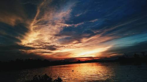 Sky is on fire. #boy #vietnam #vietnamese #country #hometown #skyonfire #sunset #asiapacific #ASEAN