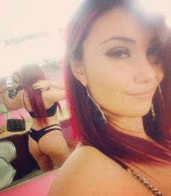 Stripper-Locker-Room:  Shady_Katt_