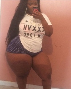 thickaddiction: @justlii__ 😍😍😍