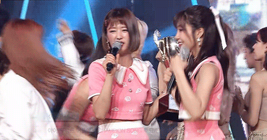 eunjisource:  is eunji promoting five or new face? ㅋㅋㅋㅋ