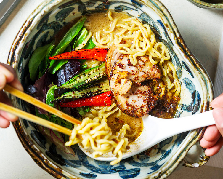 ayyeeeitzleona:  kateoplis:  Holy Ramen: 10 slurp-worthy joints in NYC  