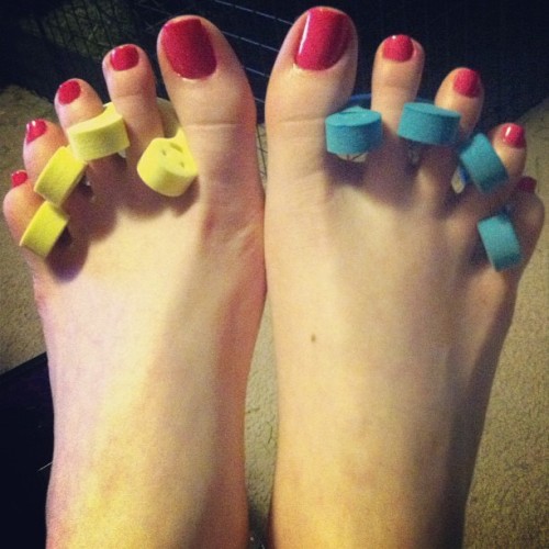 Had to repaint. But it&rsquo;s prettier this time :) #pedicure #neonpink #toes #footfetish #ohma