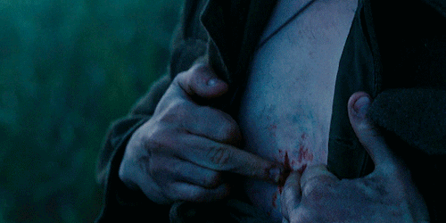 unearthlydust:Checking to make sure he’s not beingwatched, he opens his shirt to reveal, at his sola
