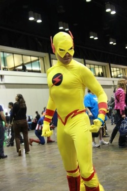 gaycomicgeek:  I haven’t posted many pics of one of the few villains I’ve costumed as. Here’s- Reverse Flash or Justice Lords Flash.   www.gaycomicgeek.com