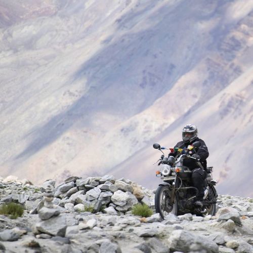 Himalayas - the playground of @royalenfield Bullet.  #ladakhdiaries #Ladakh #incredibleindia #india 