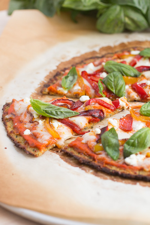 beautifulpicturesofhealthyfood:  Sautéed pepper, goat cheese and basil pizza on cauliflower crust…RECIPE