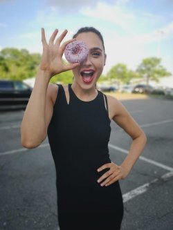 simplygalgadot:  @GalGadot Live boldly. Eat donuts @revlon