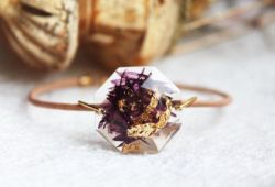 miss-kylie-jae:   staceythinx:  Flower petal and gold infused jewelry from the livinlovin store on Etsy   oh my GOD 