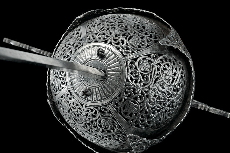 dolce-vita-lifestyle:  art-of-swords:  Spanish Cup-hilt Rapier Dated: mid-17th century