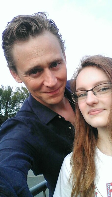 teacuptempestgetunique: TOM HIDDLESTON TOOK AN ACCIDENTAL SELFIE ON MY FRIENDS PHONE SIGNED MY NOTEB