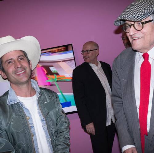 Les deux artistes avec les deux chapeaux!! @baronandre et David Hockney at @taschen last night exclu