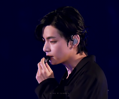 kth1: After secretly taking back words floating in the airI now fall asleep at dawn, good night