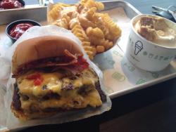 shakeshack:  It’s the freakin’ weekend, baby! Let’s start this thing off right. [#shackfan photo: Twitter / SheaLivesOn.]