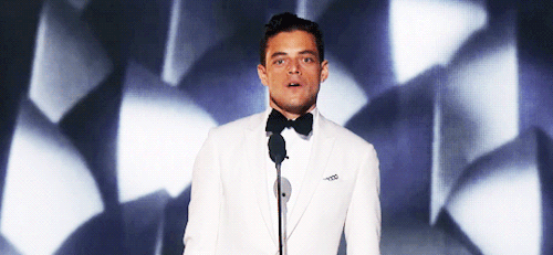 chatnoirs-baton: rami malek in complete disbelief over his win.