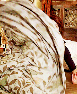 allydia:  allison’s tights/dress/boots combo appreciation 