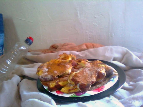 satanfictive-old: satanfictive:  GIVEAWAY POST!! what you’ll win: a plate of french toast. it’s made
